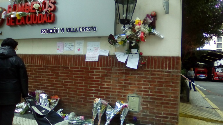 HOMENAJE A LOS BOMBEROS